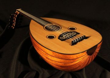 ساز خوش صدای ایرانی عود یا بربط