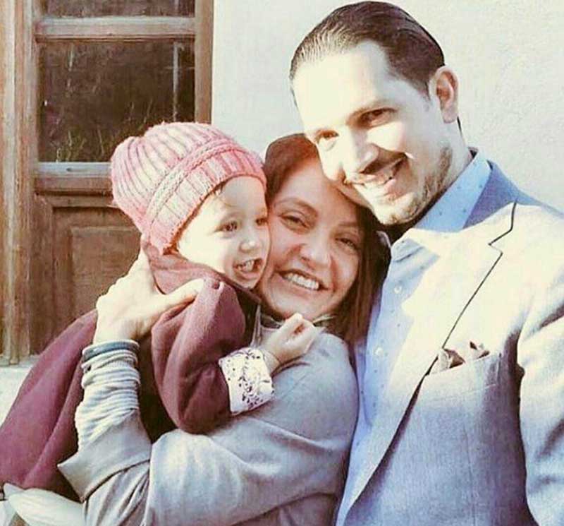 مهناز افشار در کنار دختر و همسرش