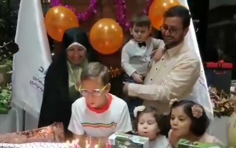 جشن تولد پسر دکتر بشیر حسینی در کنار بچه های عصرجدید