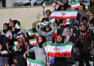 ویدئوی اولین حضور زنان ایرانی در استادیوم با حضور بانوان هنرمند