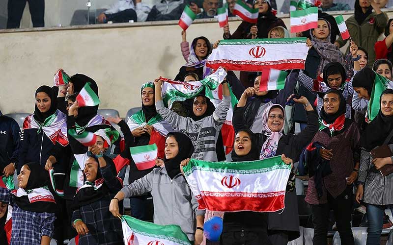 ویدئوی اولین حضور زنان ایرانی در استادیوم با حضور بانوان هنرمند