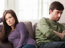 چرا من در تصمیم گیری شوهرم نقشی ندارم؟