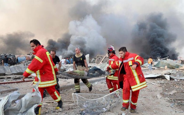 عکس امدادرسانی به مصدومین انفجار بیروت